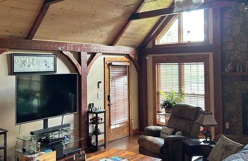 Paducah Cabin | Unique country lodge! Pet friendly & close to everything in the area