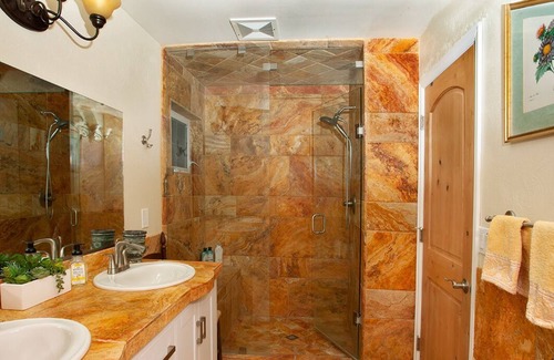 Boulder House | Unique Custom 2-bedroom house in the mountains