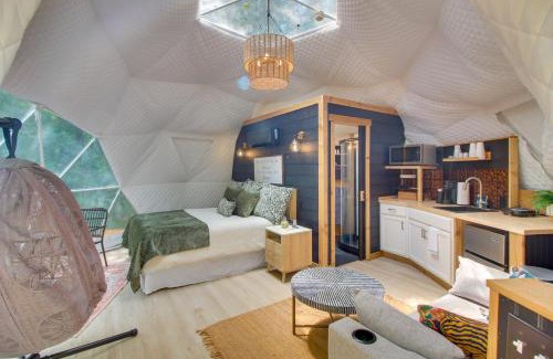 Sparta Apartment | Unique Dome Home with Deck in Smoky Mountains