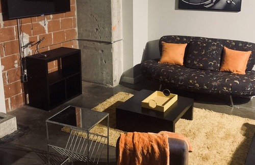 Riverside Terrace Apartment | Unique East Coast style 2BR in loft Houston