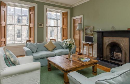 New Town Apartment | Unique Edinburgh New Town Apartment near Princes Street