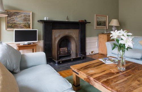New Town Apartment | Unique Edinburgh New Town Apartment near Princes Street
