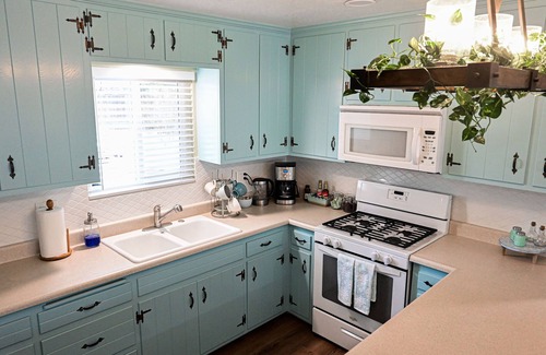 Big Bear Cottage | Unique Fresh Blue Bee Cottage 15 Min From Slopes, Village, Lake