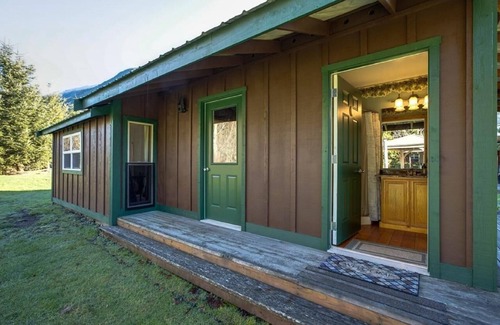 Maple Falls House | Unique Glamping Experience, Great Views, Pets OK