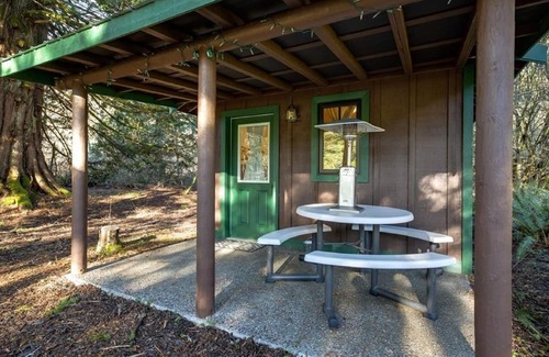 Maple Falls House | Unique Glamping Experience, Great Views, Pets OK