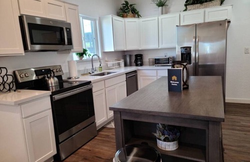 Governmental Mall House | Unique Grand Ave 2bdrm, 1Bath Home near Downtown!