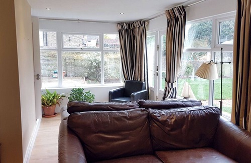 Catford House | Unique group accommodation house in London to sleep 24.