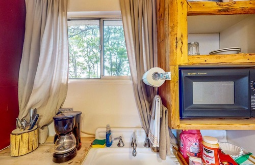 Cedaredge Cabin | Unique hideaway with great shared amenities