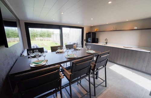 Poperinge House | Unique Holiday Home in Haringe