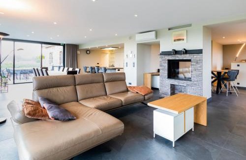 Poperinge House | Unique Holiday Home in Haringe