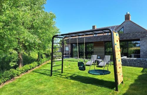 Poperinge House | Unique Holiday Home in Haringe