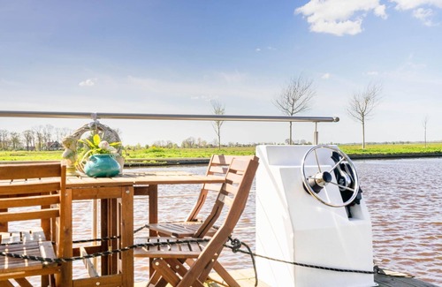 Steenwijk Boat Rental | Unique Houseboat in Steenwijk near Giethoorn