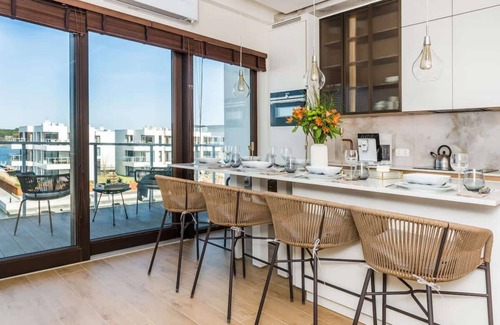 Orlinki Apartment | Unique interiors in a modern seaside marina