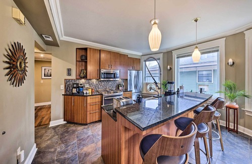 Southmoreland Apartment | Unique Kansas City Apartment ~ 3 Mi to Downtown!