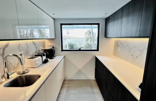 Great Harbour Cay House | Unique Luxurious Modern Renovated Townhouse