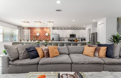 Kissimmee House | UNIQUE MASTERPIECE|15 Suites|Sleeps 30