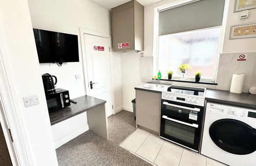 West Hendon Apartment | Unique Modern, Private Apartment, 15 Mins To Central London