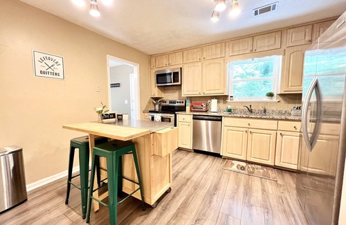 Duluth House | ✨⚡️Unique Modern Retreat in the Heart of Duluth - IDEAL FOR LONG TERM STAY💥⚡️