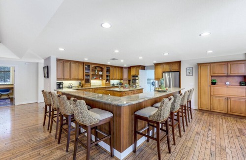 Naples House | Unique Moorings home with personal gym, newly remodeled pool, 4 ensuite bedrooms