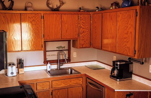 Puposky Cabin | Unique Octagon Treehouse w/Private Jacuzzi