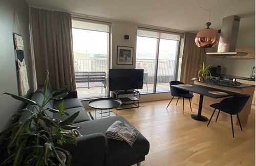 Downtown Apartment | Unique Penthouse apt in 101 w/sea and city view