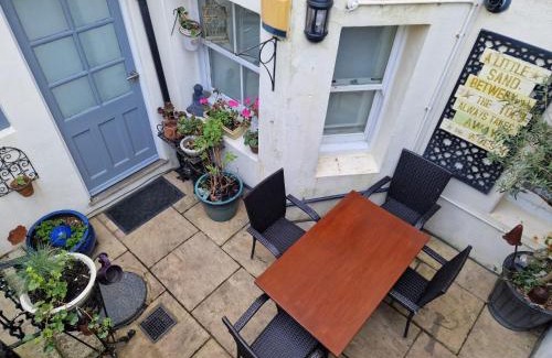 Folkestone Apartment | Unique seafront 2 bedroom 2 bathroom apartment