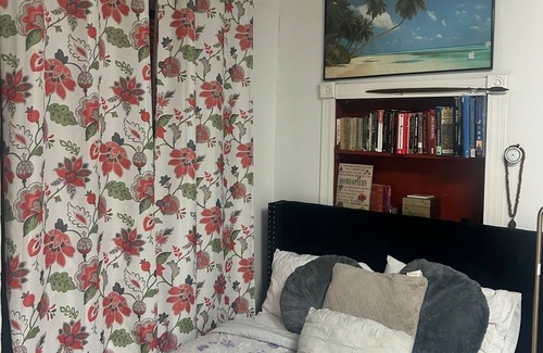 Newbold Apartment | Unique space conveniently located Center City