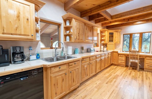 Santa Fe Villa | Unique Spacious 5BR/4BA retreat on 5 acres in scenic foothills of Tesuque