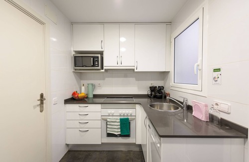 Sant Antoni Apartment | Unique & Spacious Flat4BR | Terrace | Balcony Parking 20m Ramblas Walking Distance