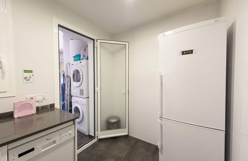 Sant Antoni Apartment | Unique & Spacious Flat4BR | Terrace | Balcony Parking 20m Ramblas Walking Distance