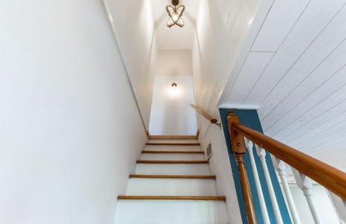 Cambra House | Unique Stay! Ricketts Chic Farmhouse Retreat with Stargazing Bubble Tent