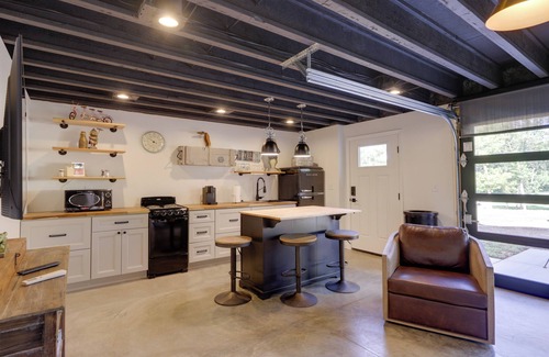 Loveland Apartment | Unique Studio on Obanyon Creek in Dtwn Loveland!