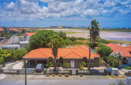 Malmok Apartment | Unique studio with swimming pool, walking distance to the beach, with great view