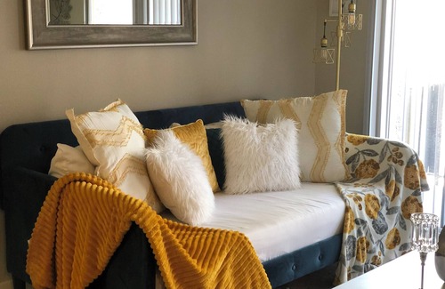 Simi Valley Apartment | Unique Stylish Getaway in Simi Valley/LosAngeles