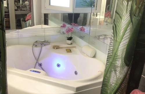 Chaville Apartment | Unique view 15mn from Paris in safe and green neighborhood - spa and fiber wifi