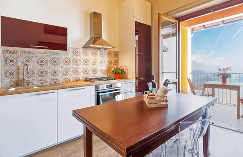 Levo Apartment | Unique view over the Lake, charming house surrounded by nature