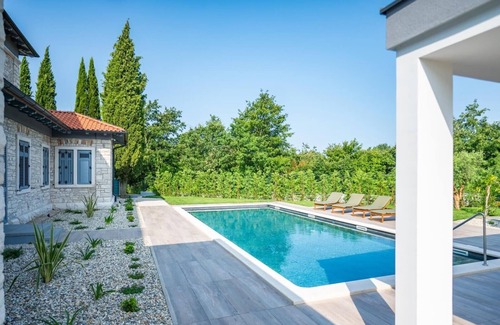 Karlovici Villa | Unique Villa Scvola Elementare