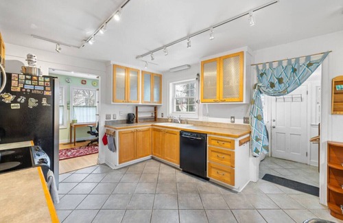 Venable House | Unique & Walkable 3-BR - 2 Offices & Fenced Yard