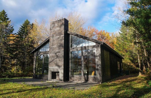 Haines Falls House | Unique wedding venue perched in the mountains with streams and an apple orchard