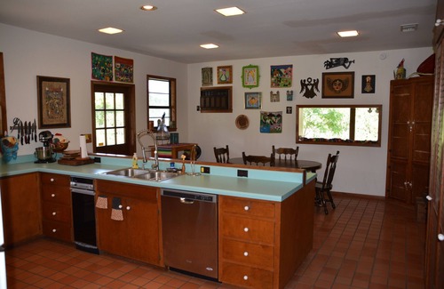 Rio Frio House | UNIQUELY AMAZING TEXAS HILL COUNTRY HOUSE CLOSE TO FRIO RIVER SLEEPS UP TO 14!