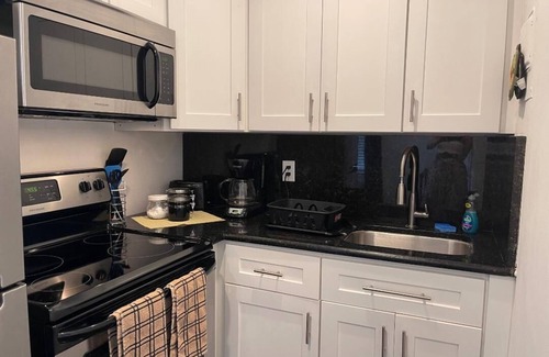 East Fort Lauderdale Villa | UNIT # 1 200 steps Lauderdale By The Sea Beach or Downtown 1 Bdr, ground floorn