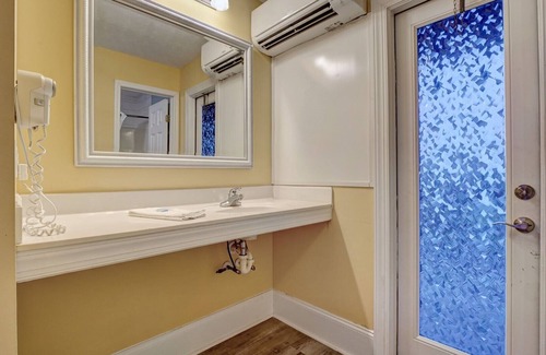 Surf City Hotel | Unit 104D at Tiffany's Motel