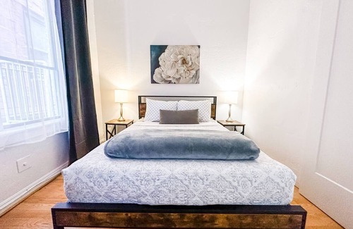 Gaslamp Quarter Hotel | UNIT #203 2-bedroom/1-bath 500 sq. ft suite with Parking & 4 Beds including a full kitchen - Washer/Dryer
