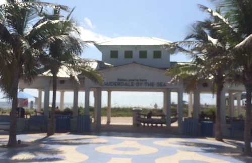 East Fort Lauderdale Villa | UNIT #4 LAUDERDALE BY THE SEA 200 STEPS to Beach and fun! Modern Studio