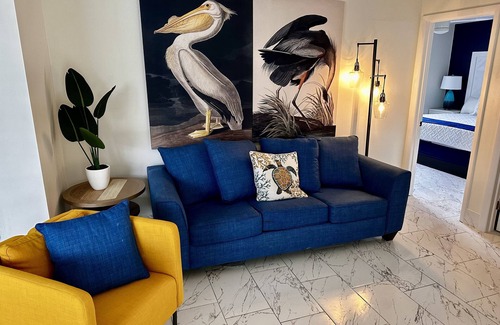 Lauderdale-by-the-Sea Hotel | Unit 6 Premium 1 Bedroom King Pool View Suite, King Bed, kitchen, pool view