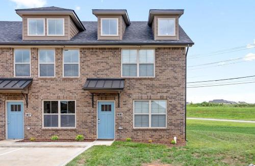 Clarksville House | Unit #808 Peachers Place Townhomes