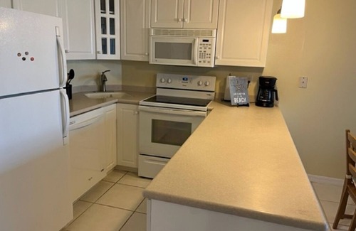 Fort Pierce House | unit amenities on golf course, access to private ocean beach,10 tennis courts. ,