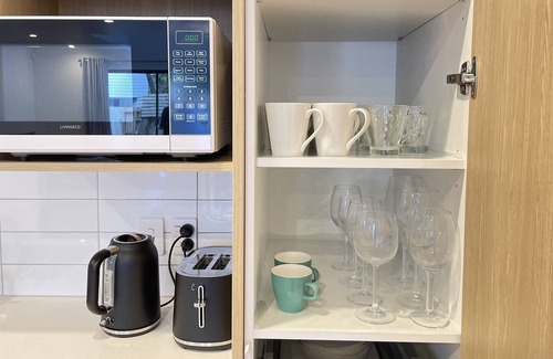 Johnsonville House | Unit C, with free fibre wifi n parking