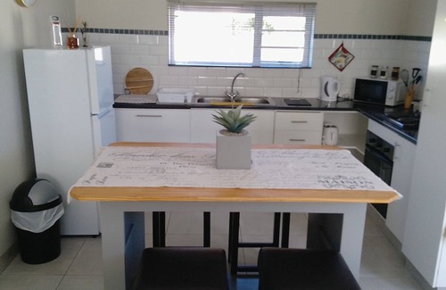 Parow Apartment | Unit Elaine, a cozy 1-bedroom apartment in serene Cape Town with free WiFi.