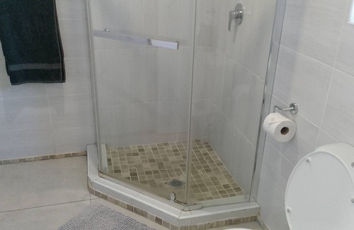 Parow Apartment | Unit Elaine, a cozy 1-bedroom apartment in serene Cape Town with free WiFi.